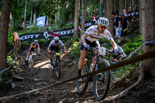 SP XCO Leogang - Nino zkusil atakovat brzy po startu jako za starých časů