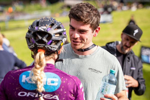 SP - Leogang 2022 - XCC - Malene Degn pod dozorem Loica Bruniho