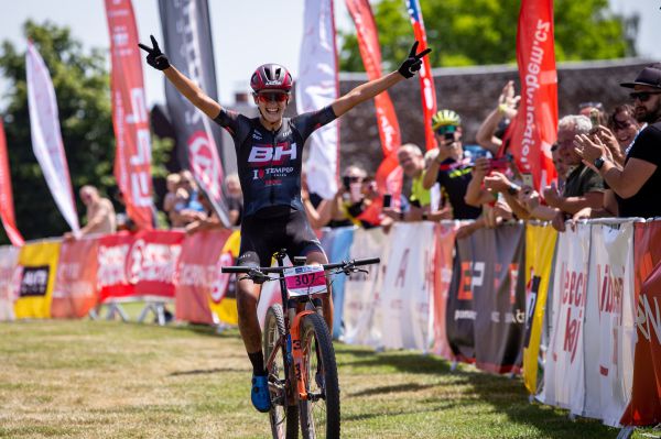 ME XCM 2022 - Natalia Fisher obhajuje