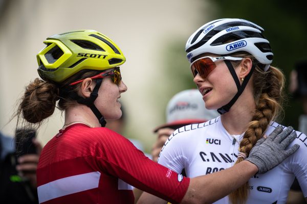 Sofie Pedersen a Line Burquier