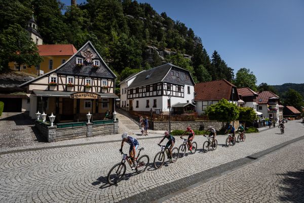 Skupina Matouše Ulmana projíždí Oybinem