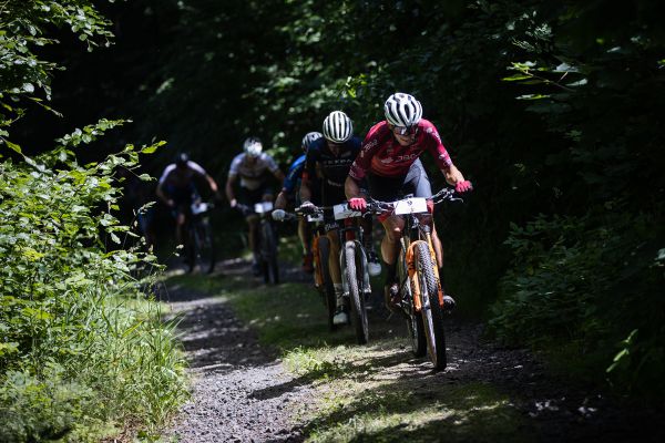 První útoky ve stoupání na Hvozd