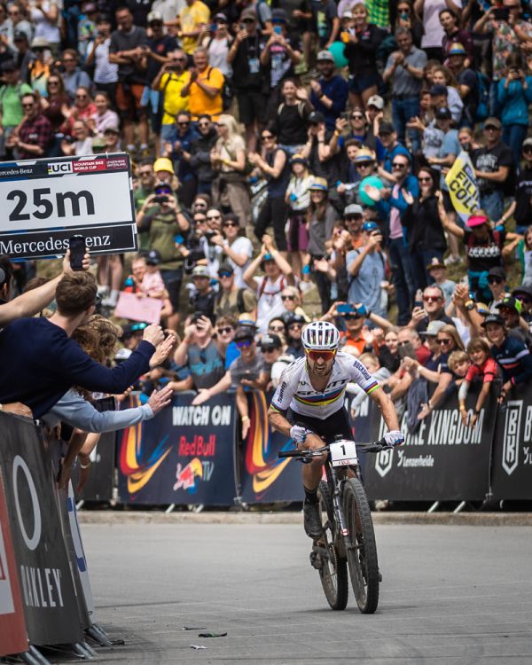 naštvaný Nino Schurter