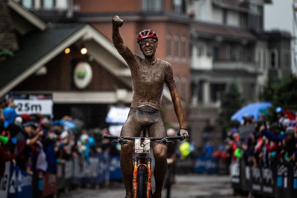 David Valero Serrano vyhrává svůj první závod SP