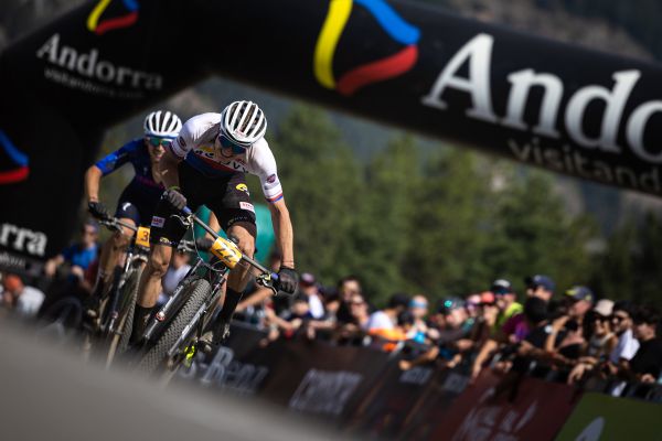 Jan Sáska spurtuje pro 15. místo