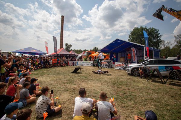 MČR XCO 2022 - v mezičase ukázal své kousky Vašek Kolář