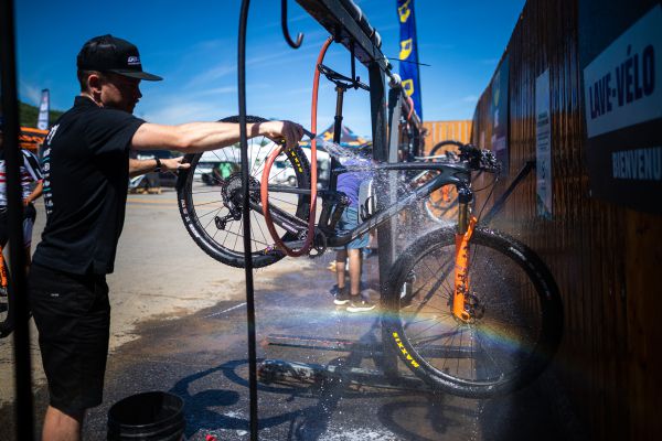 Nový Giant Anthem s duhovým efektem