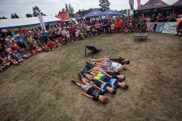 MČR XCO 2022 - mezi dobrovolníky byl i Lampík