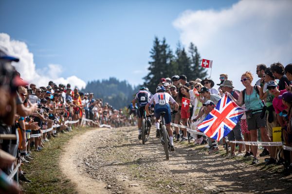 MS Les Gets 2022 - Tom Pidcock to neměl v Les Gets jednoduché