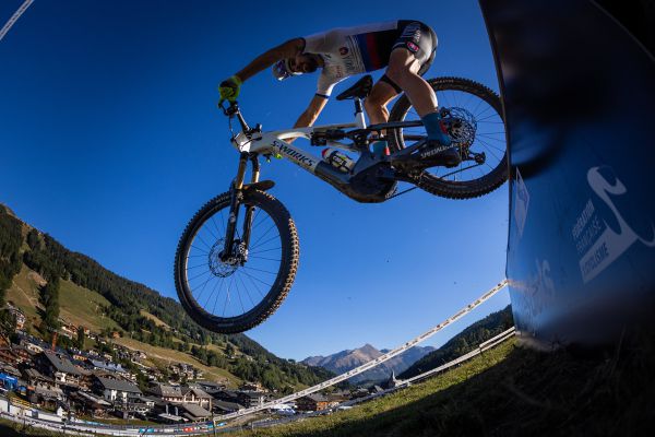 MS XCO 2022 - Peter Sagan na tréninku na e-biku