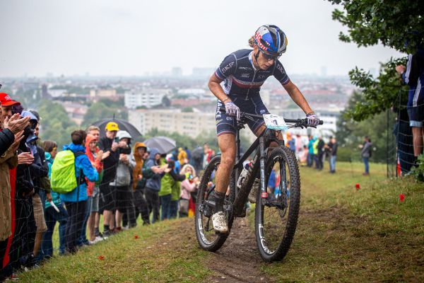 ME XCO 2022 - Pauline Ferrand Prevot vedla do technického problému