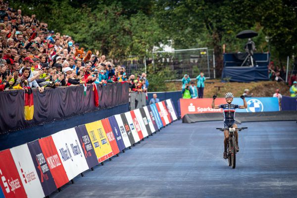 ME XCO 2022 - Loana Lecomte a její první titul ME