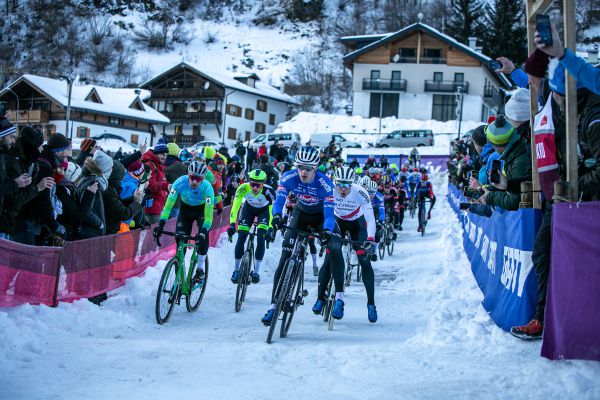 Val di Sole 2022 - obávaný úsek po startu se nakonec obešel bez pádu