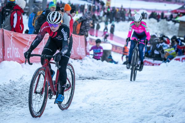 Val di Sole 2022 - Kačka Hladíková před Evou Lechner