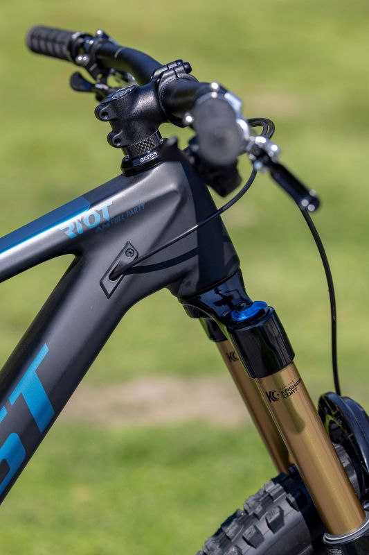 Ghost Riot Trail CF Full Party