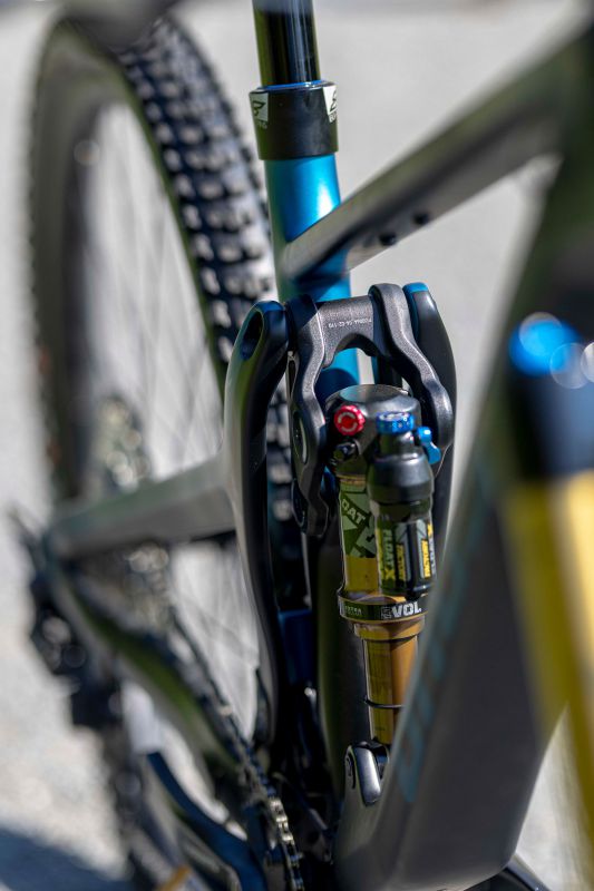 Ghost Riot Trail CF Full Party