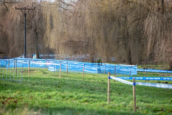 MČR - Ml. Boleslav 2023 - sobota - okruh je umístěn na louce podél potoka Klenice