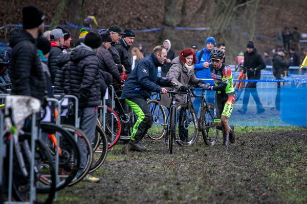 MČR - Ml. Boleslav 2023 - rychlá výměna kola v podání Michaela Boroše