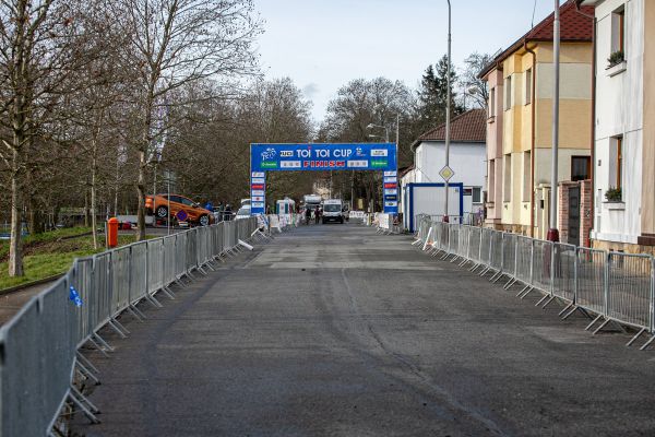 MČR - Ml. Boleslav 2023 - sobota - dlouhá startovní rovinka může být zrádná