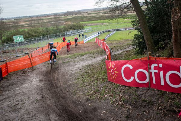 MS Hoogerheide 2023 - čtvrtek - ústí přímo na kolík, nová pasáž po louce