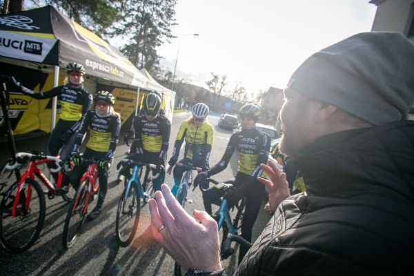 MČR - Ml. Boleslav 2023 - sobota - Jan Slavíček předává rady svým svěřencům