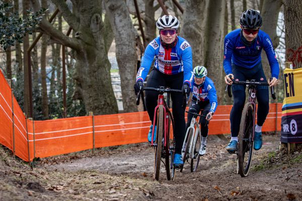 MS Hoogerheide 2023 - čtvrtek - Kateřina Hladíková a za ní Julia Kopecky