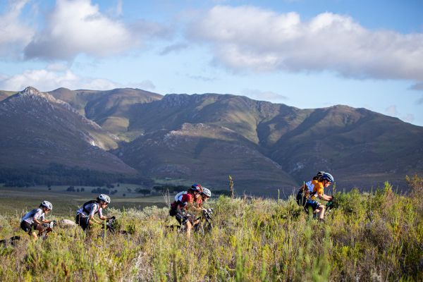 Cape Epic 2023 - 2. etapa - vedoucí trojice dvojic žen