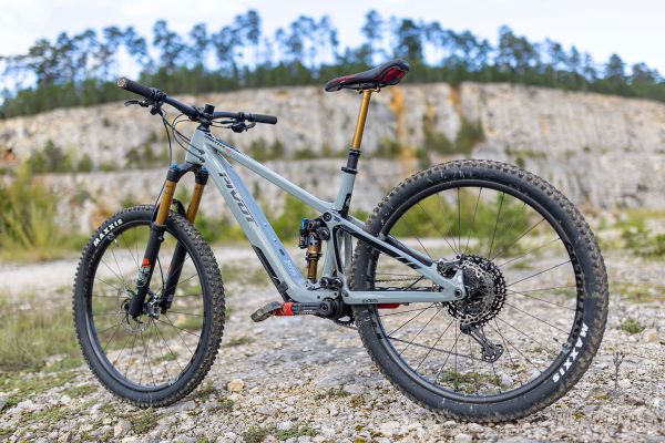 Pivot Shuttle SL Team XTR