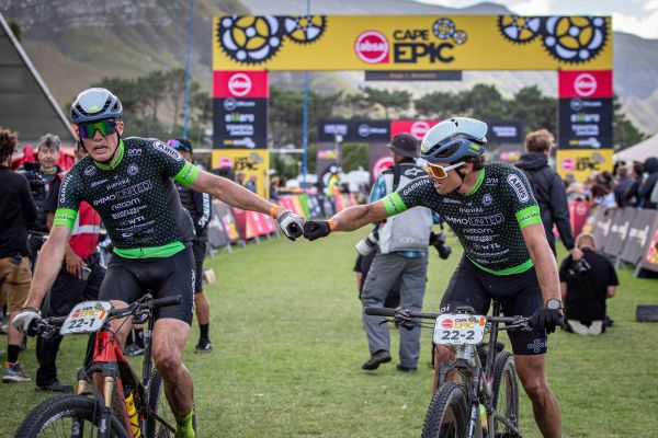 Cape Epic 2023 - 1. etapa - Lukas a Milan