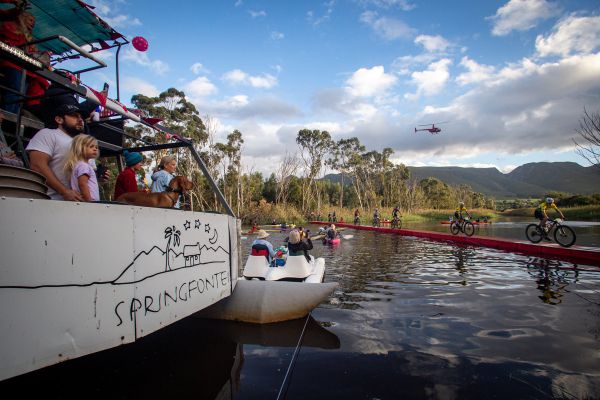 Cape Epic 2023 - 2. etapa - plovoucí lávka