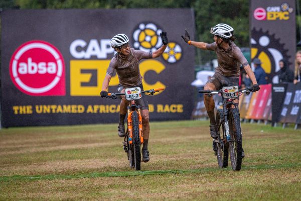 Cape Epic 2023 - 6. etapa - 3. místo pro Katku a Sofii