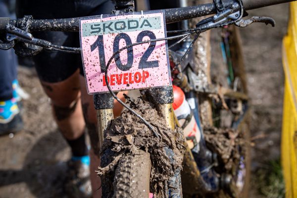 ČP XCO #1 2023 - kolo izraelské mistryně po 200 metrech v terénu