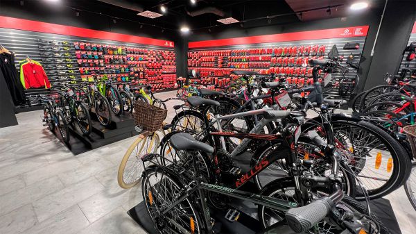 Kellys Factory Store Hradec opening