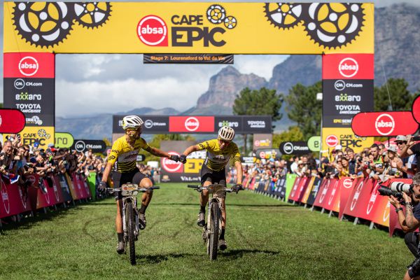 Cape Epic 2023 - 7. etapa - Nino Schurter s Andrim Frischknechtem nakonec třetí celkově