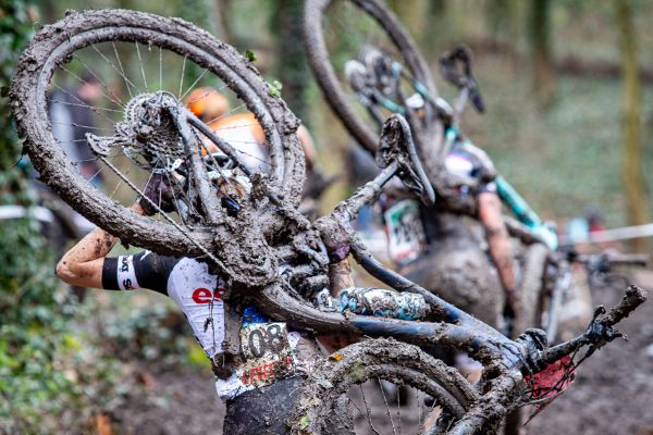 ČP XCO #1 2023 - kola se nosila všemi možnými způsoby