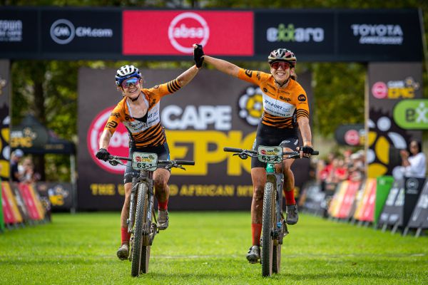 Cape Epic 2023 - 3. etapa - Amy Wakefield a Candice Lill