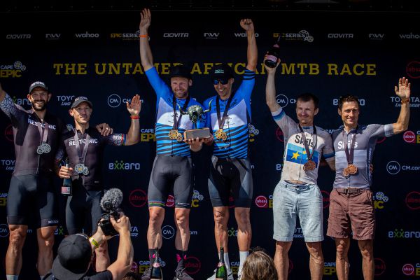 Cape Epic 2023 - 7. etapa - kategorie Masters celkově s Čechy na 3. místě