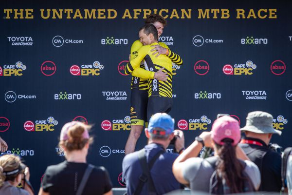 Cape Epic 2023 - 5. etapa - žlutý dres po královské etapě získali Němci