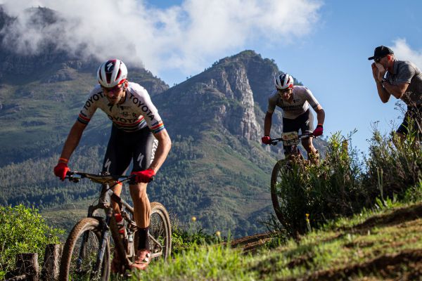 Cape Epic 2023 - 7. etapa - Bobby Behan žene své hochy kupředu