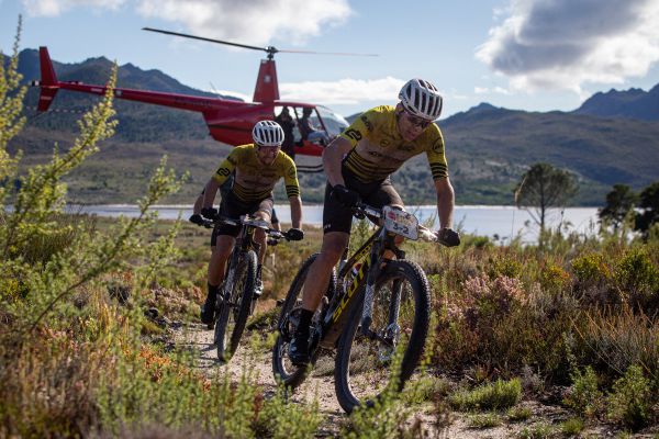 Cape Epic 2023 - 5. etapa - Schurter s Frischknechtem strávili ve žlutém nejvíc času