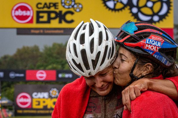 Cape Epic 2023 - 6. etapa - už ví, že do poslední etapy jdou jako lídryně