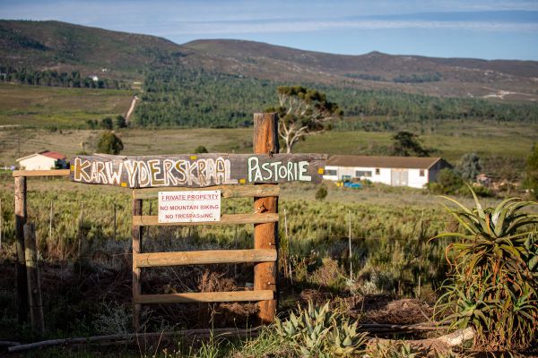 Cape Epic 2023 - 3. etapa - ne všichni mají z bikerů radost