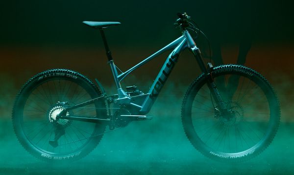 Kellys Theos R series