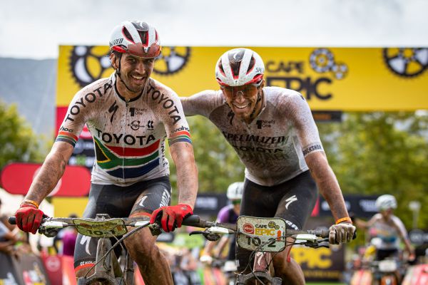 Cape Epic 2023 - 3. etapa - Matt Beers a Chris Blevins a jejich třetí vyhraná etapa