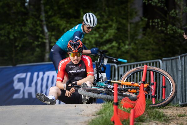 Jan Sáska končí na zemi při čtvrtečním XCC