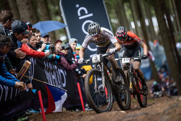 Nino Schurter a Jordan Sarrou