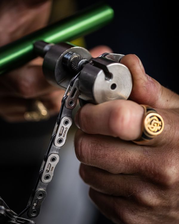 exkluzivní řetěz Sram pro Nino Schurtera