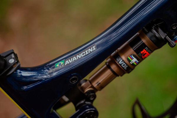 Caloi Elite Carbon Team Henriqua Avanciniho