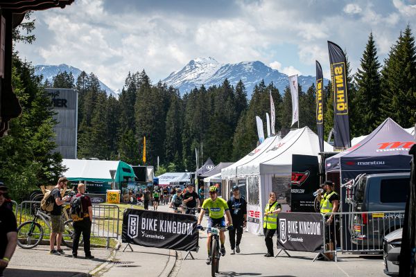 SP Lenzerheide 2023 - špacír týmovým zázemím