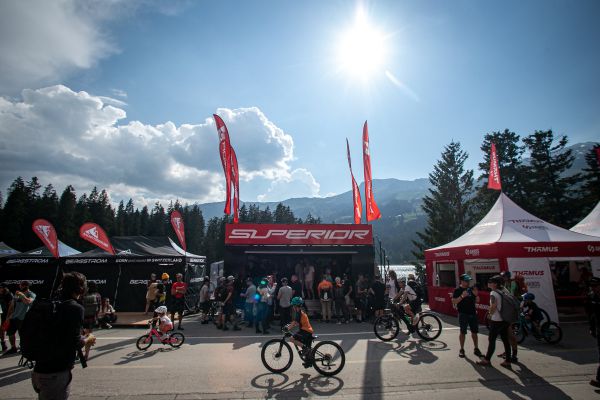 SP Lenzerheide 2023 - špacír týmovým zázemím